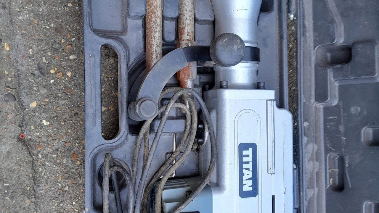 Mercedes Benz A Class A180D AMG Line (2016), VW Caddy Maxi Van (2019