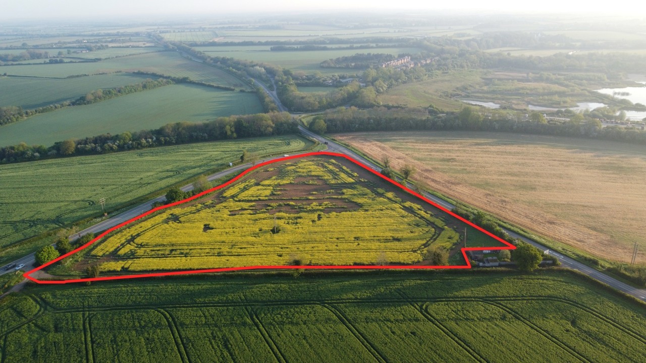 Telephone Field, Banbury Road, ShiptonOnCherwell, Kidlington, Oxfordshire, OX5 1FT Eddisons