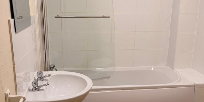 40 High St Navenby Bathroom