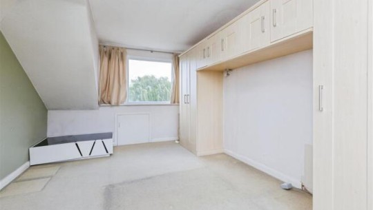 Property Auctions   38 College Road   bedroom