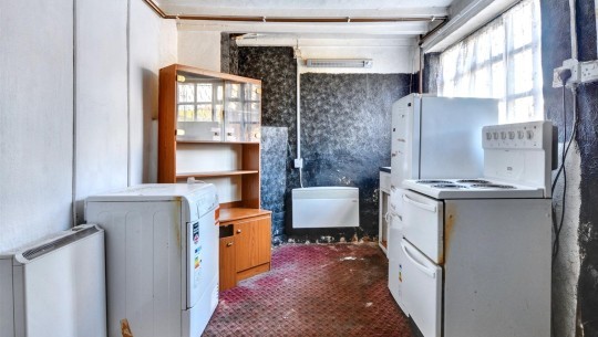 109 Main Street, Burton Joyce, Nottingham NG14 5EG   kitchen