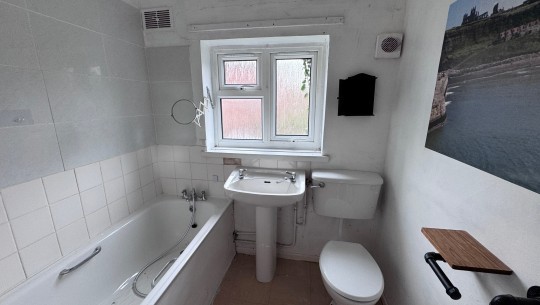 79 Green Leys, St  Ives PE27 6RY   bathoom