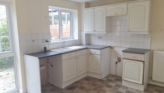 8 Crocus Drive, Aylesbury   kitchen