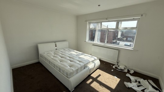 Lundwood Social Club, Pontefract Road, Barnsley, South Yorkshire, S71 5PN   bedroom
