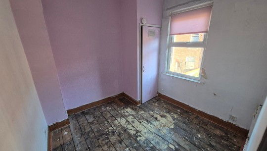 Property Auctions   35 Arkwright Road   bedroom