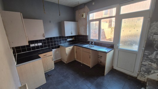 Property Auctions   35 Arkwright Road   kitchen