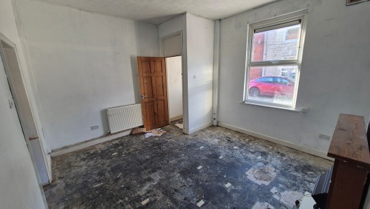 Property Auctions   35 Arkwright Road   lounge