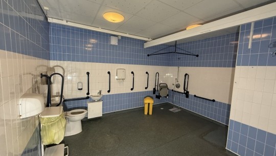 Property Auctions   Former Day Care Centre , Wombwell   shower