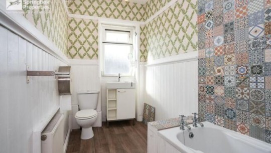 Property Auctions   September 2025   14 Almondbury Bank   bathroom