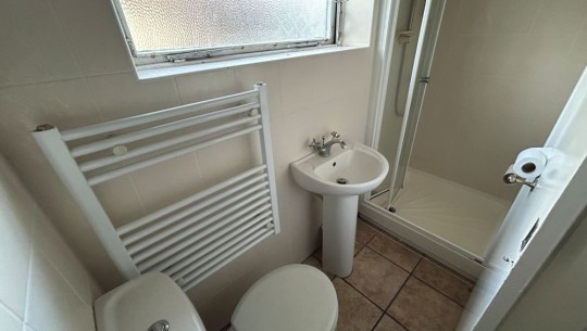 1 Ballards Row   bathroom
