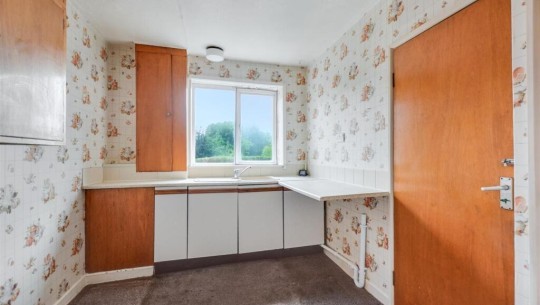 BTGEPA   111 Birchover Road, Nottingham NG8 4BW   kitchen