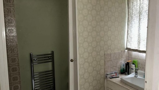 BTGEPA   Y Bwthyn   bathroom