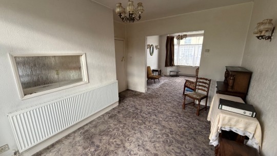 40 Robert Road   living room