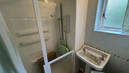 BTGEPA   1A Eastway   bathroom