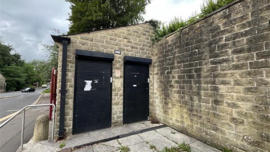 BTGEPA   Public Conveniences, Ripponden   right