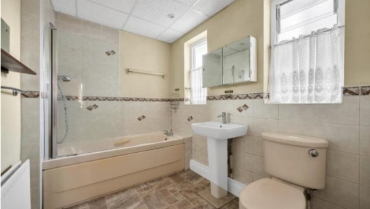 Property Auctions   93 Dairsie Road, Eltham, London SE9 1XL   bathroom