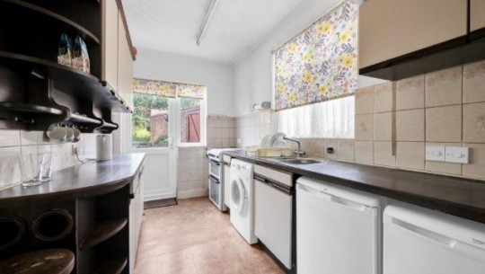 Property Auctions   93 Dairsie Road, Eltham, London SE9 1XL   kitchen