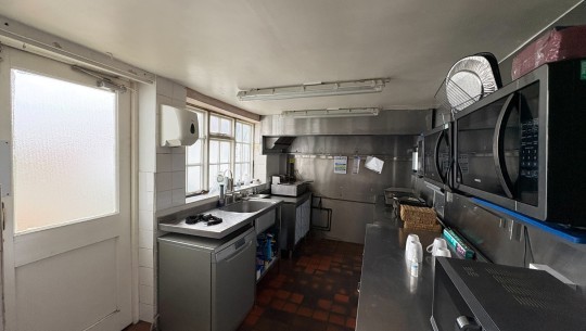 Property Auctions   The Former Bell Inn   kitchen
