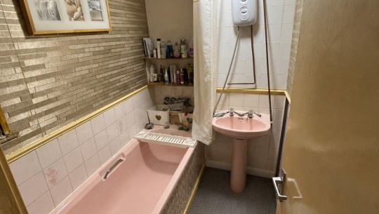 54 Kenilworth Court   bathroom