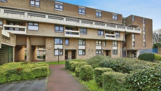 54 Kenilworth Court   front