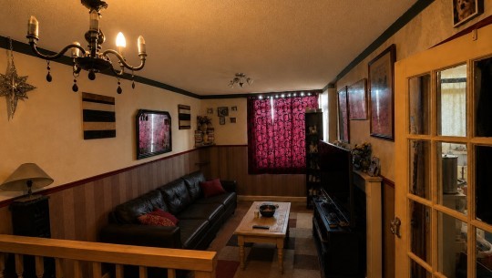54 Kenilworth Court   living room