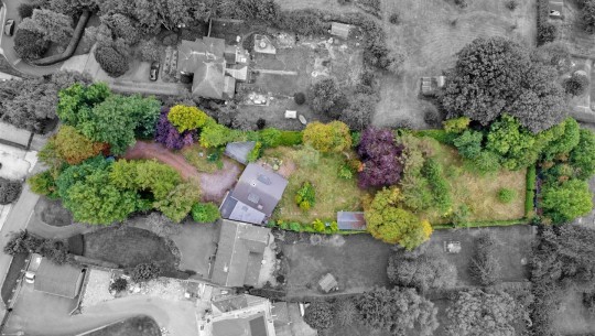 Property Auctions   43 Bridle Road   drone