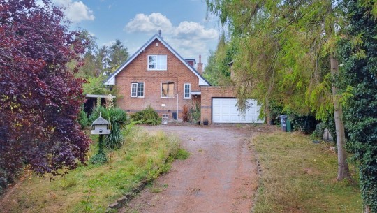 Property Auctions   43 Bridle Road   external