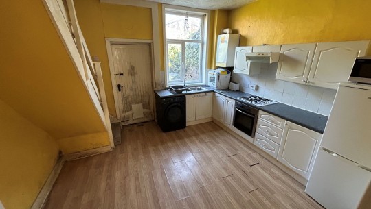 Property Auctions   669 Ashton Road   kitchen