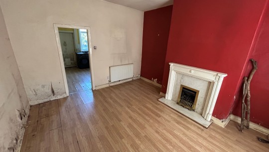 Property Auctions   669 Ashton Road   lounge