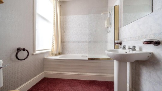 Property auctions   Mary Grove Villa   bathroom