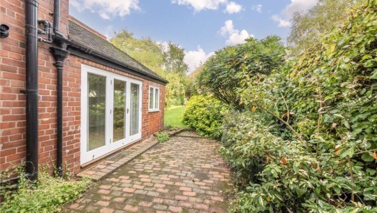 Property auctions   Mary Grove Villa   garden