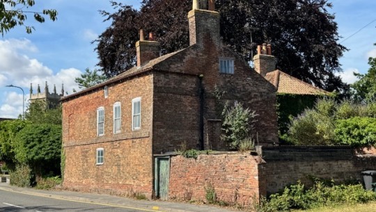 Rose Villa   back