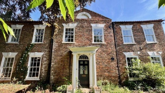 Rose Villa   front