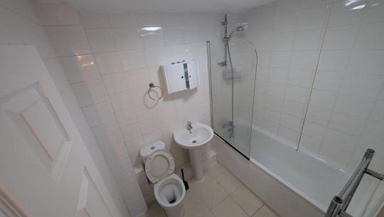 BTGEPA   Flat 37, Benwick Court   bathroom