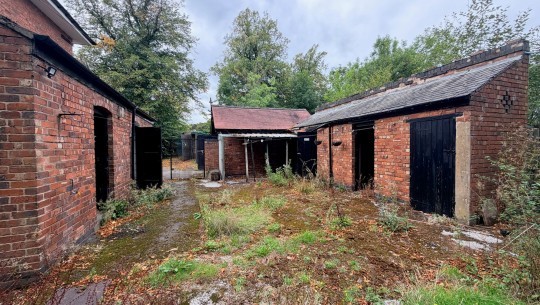 BTGEPA   The Crossings 194 Moorgreen   outbuildings