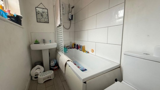 BTGEPA   1 Wells Cottages   bathroom