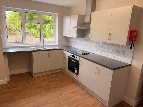 4 Vic 4 Kitchen 1