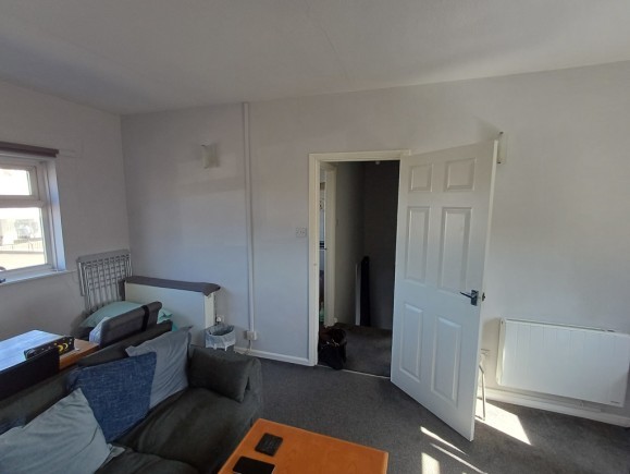 e09ff34c c71f 461c a8cc 1bf61c956fc4_web