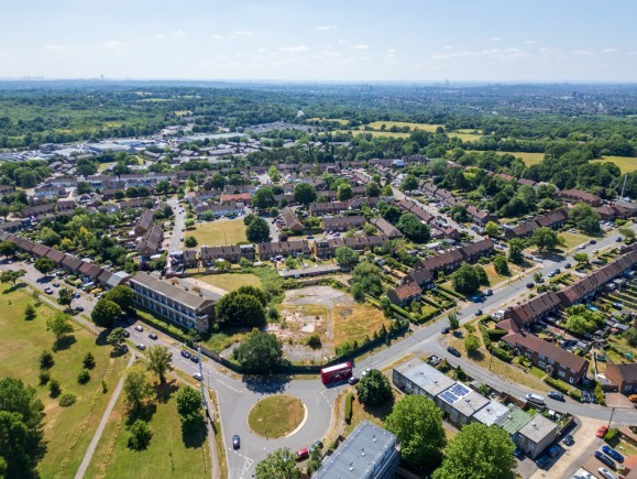 edff3399 0fe7 4d57 af2d 21a2fd56ad56_web