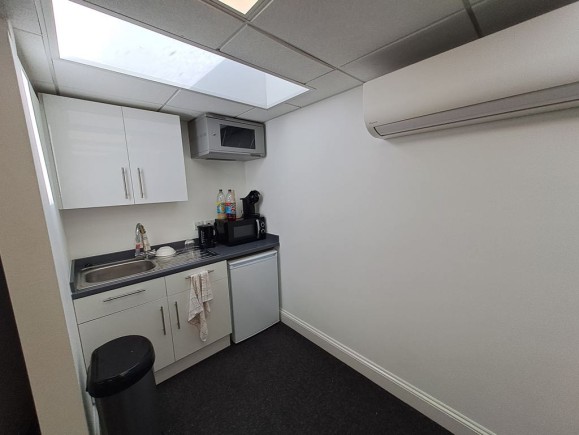 c4758363 7504 49df 8579 8eb10f615d87_web