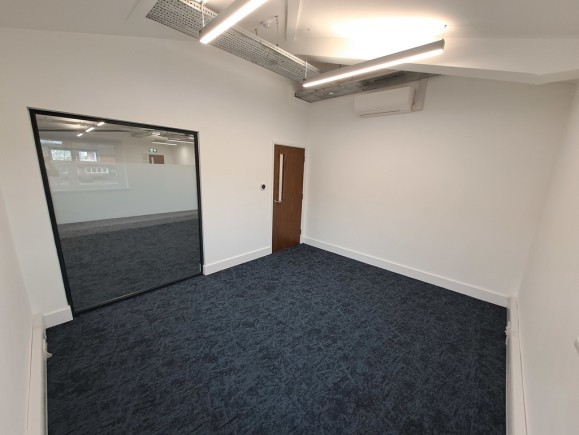 9f63f66d a6f5 4c0f bb72 afccc3821cf4_web