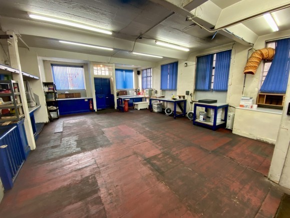 566c9408 e9f9 4b70 a3ee e1275db85780_web