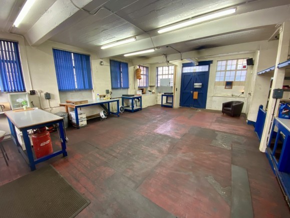 afa758d9 14a2 4267 84e9 2b072124963f_web