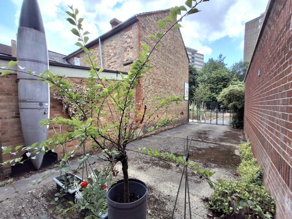 b3174b54 c0c0 45c8 9f7f 97f870a25983_web