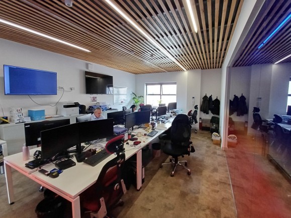 3f83cee1 63d9 49a4 b729 361bc66f130a_web