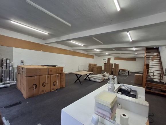 63b9dfec b912 450f 8767 ae509a3f8434_web