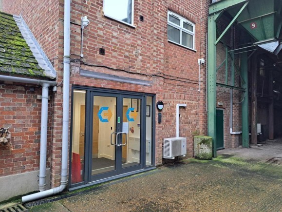 e7c8dff8 49d6 4a6e b2dc 515ce3db23e8_web