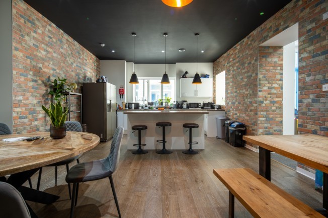 e5c03582 f5eb 4855 bfd6 c0f32d30107d_web