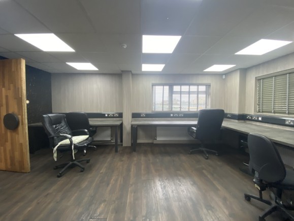 c094be70 1dc0 46d0 aa90 79517f341345_web