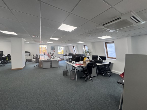 32884250 d67c 438e b9aa 3af1716b3734_web